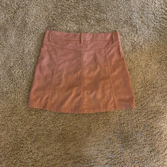 Button-Up Pink Suede Skirt - Picture 2 of 3